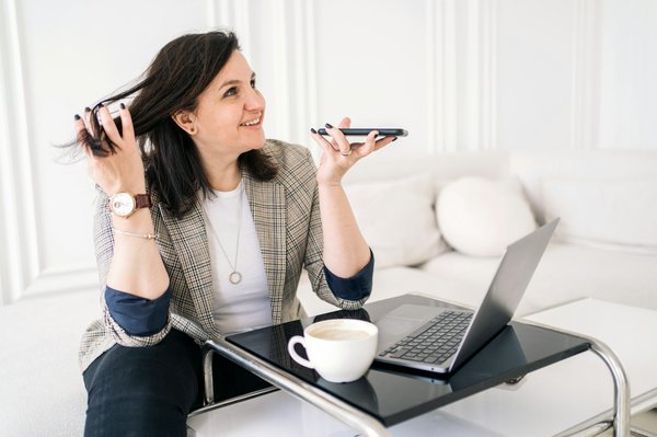 Comment utiliser les commandes vocales pour gérer vos appels et messages sur un OnePlus 8T ?