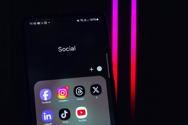 Comment maximiser l'impact des publicités vidéo sur TikTok pour une marque de vêtements?